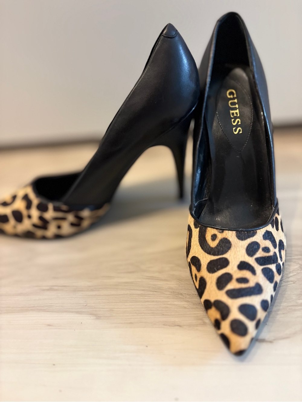 Guess Black Leather Faux Fur Leopard Pointed Toe Pumps Stiletto Heels Size 9